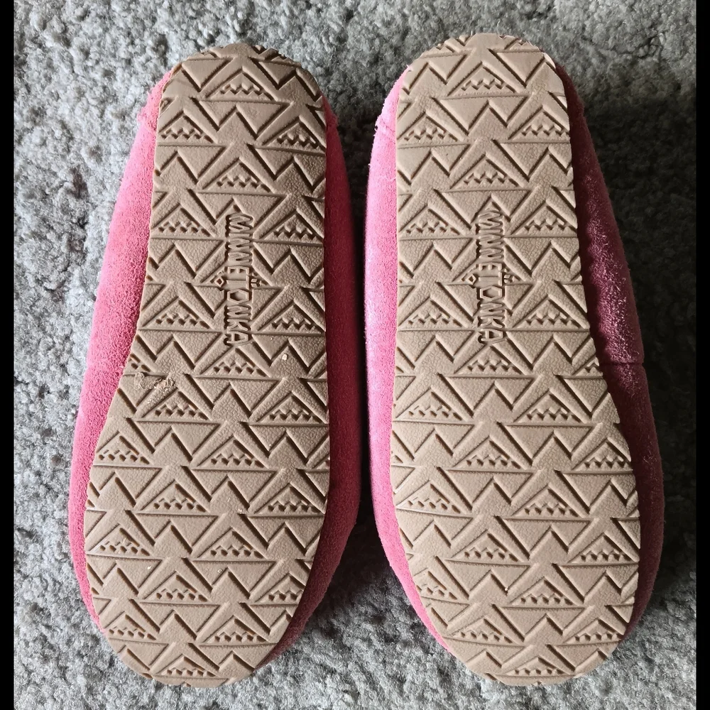 🩷 Minnetonka Girls Pink Leather Moccasins Slip On Faux Fur 1 Kids